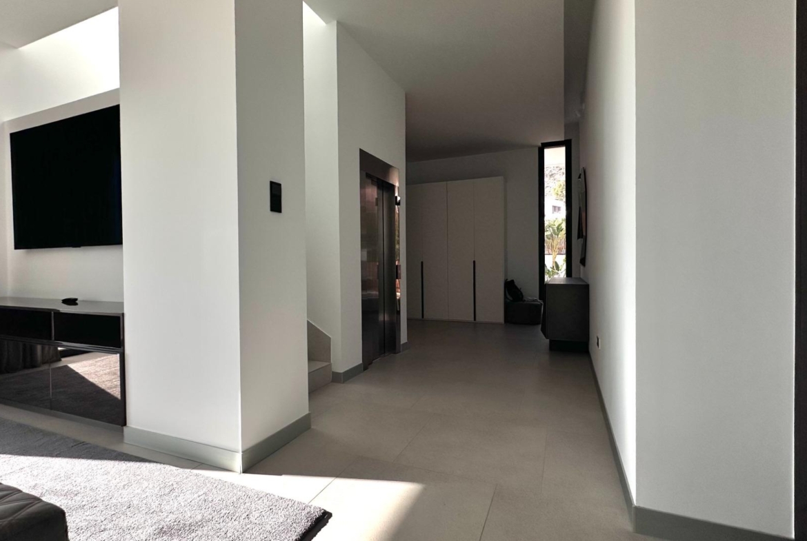 Unique Villa in Sierra Cortina