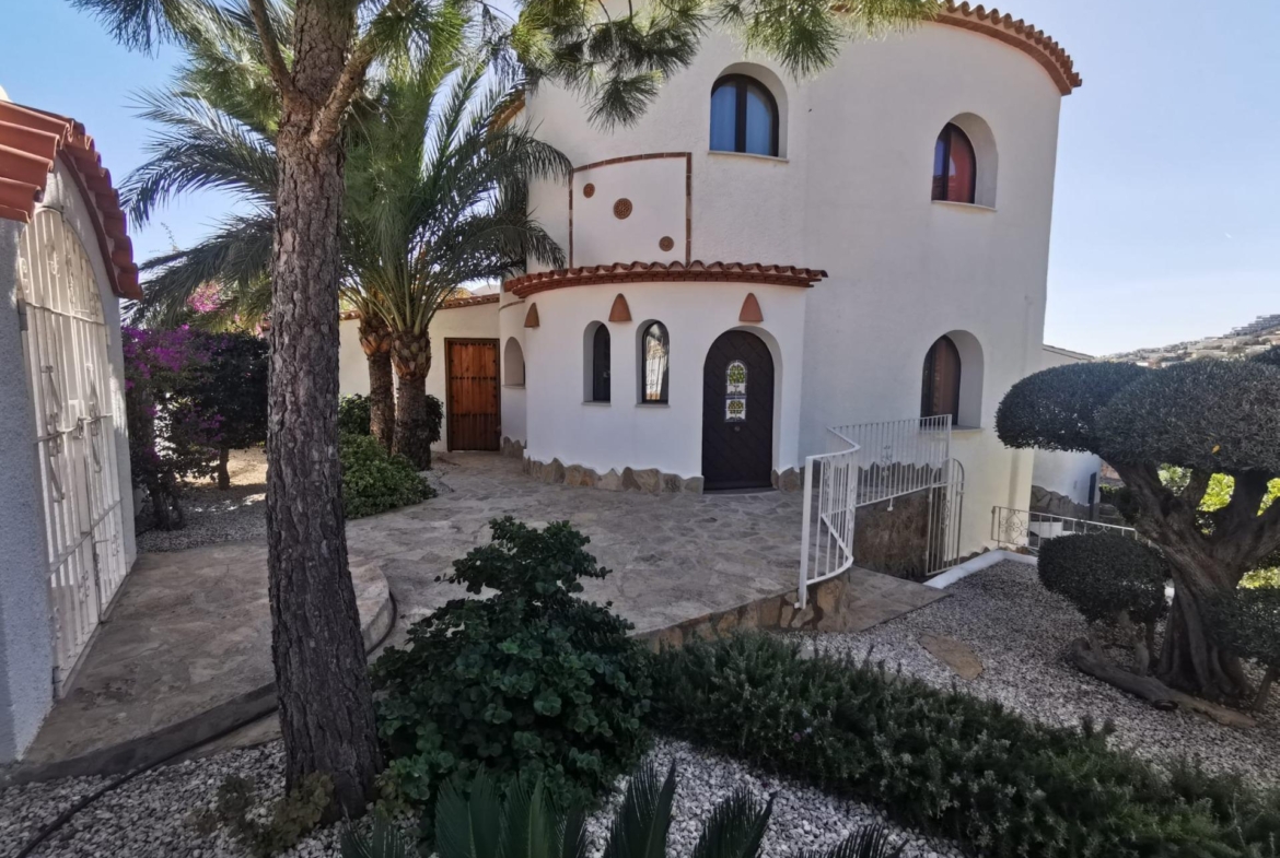 Villa with Sea Views in Cumbre del Sol 🏡🌊