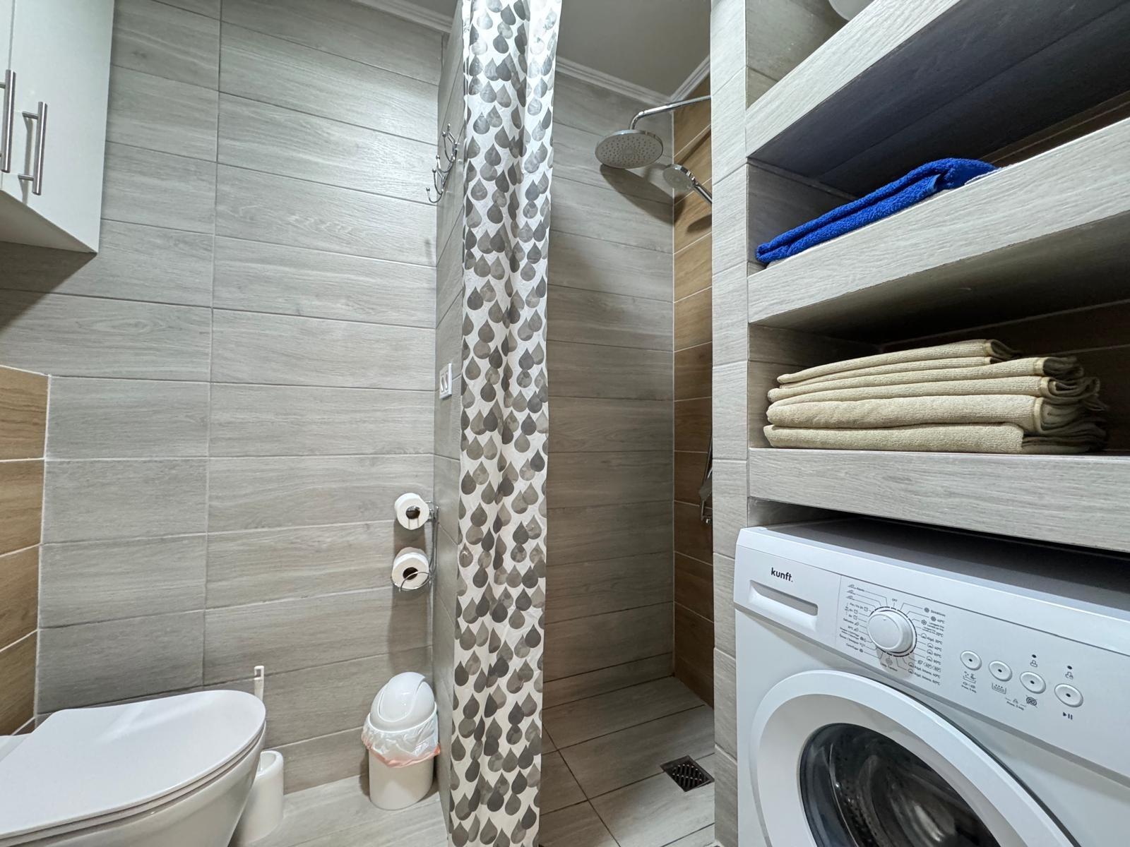 2 BAÑOS. 65 M2. SECADO POR DOS ESTUDIOS PARA ALQUILAR