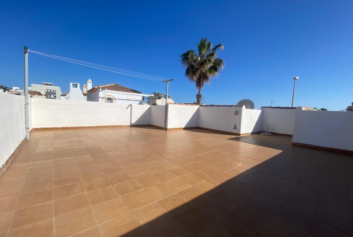 Detached chalet in Torrevieja (Torreblanca), just 300 meters from the sea.