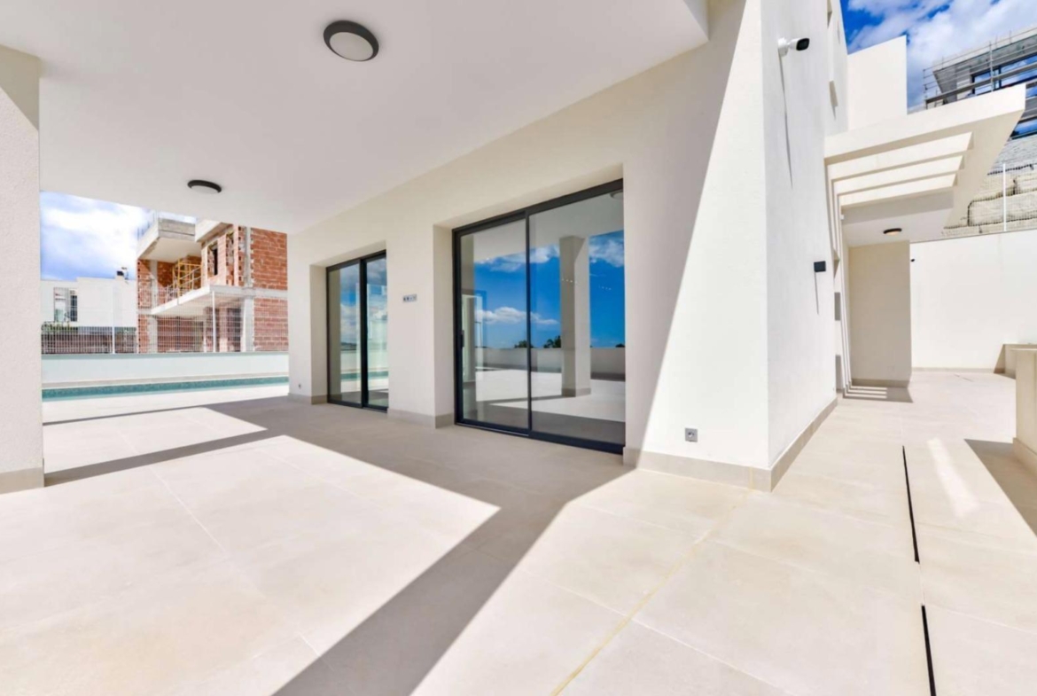 Nieuw gebouwde villa in Golf Bahía Luxe, ruimte en energie-efficiëntie