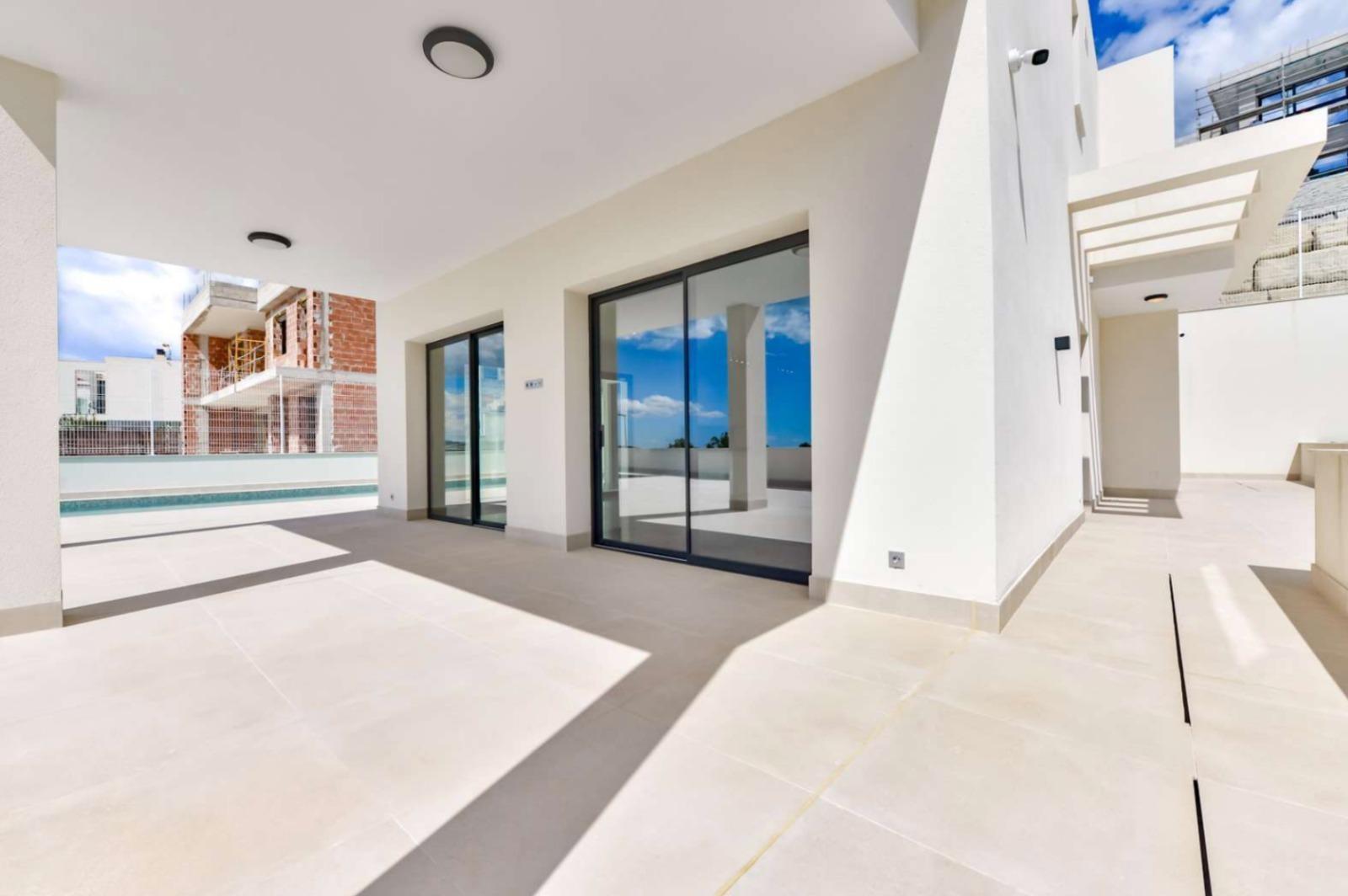Nieuw gebouwde villa in Golf Bahía Luxe, ruimte en energie-efficiëntie