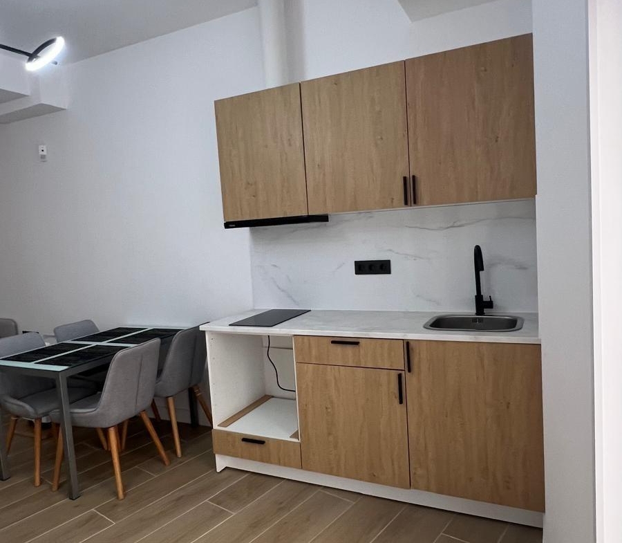 REFORMADO ESTUDIO A 300 METROS DE PLAYA LA MATA. CON SUPERFICIE 32 M2.