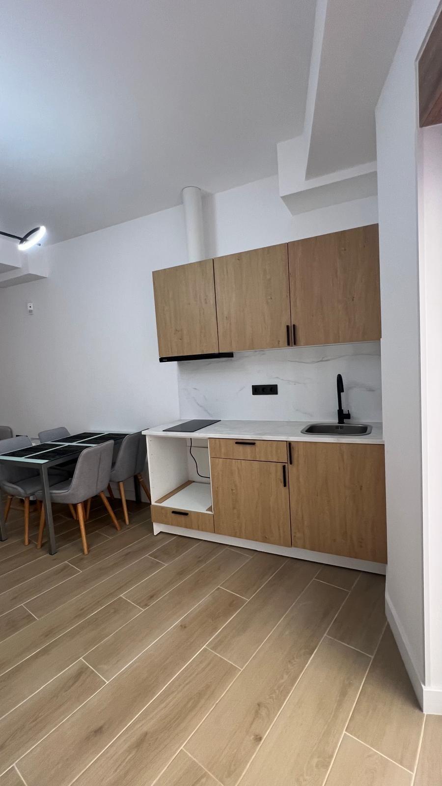 3-8-178 REFORMADO ESTUDIO A 300 METROS DE PLAYA LA MATA. CON SUPERFICIE 32 M2.