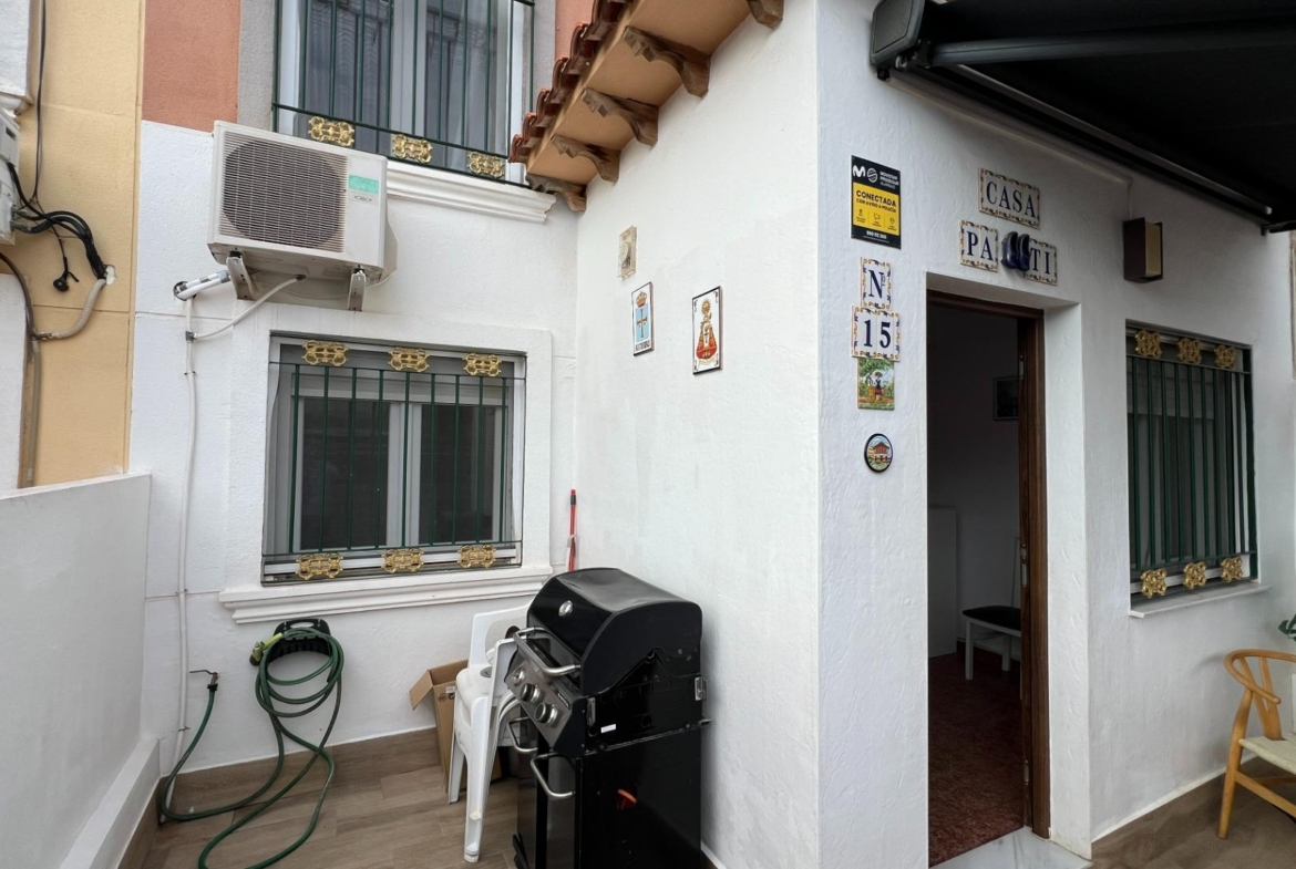 🏡 Your lakeside home with ☀️ solarium and 🌿 private garden in Torrevieja!