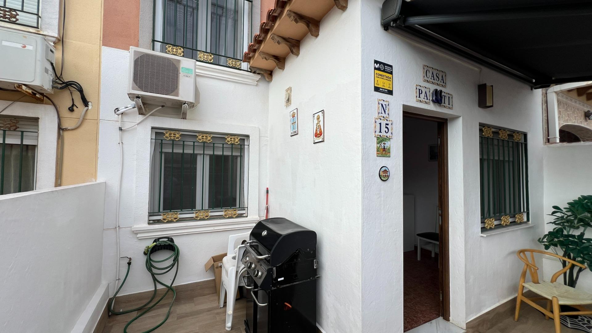 🏡 Your lakeside home with ☀️ solarium and 🌿 private garden in Torrevieja!