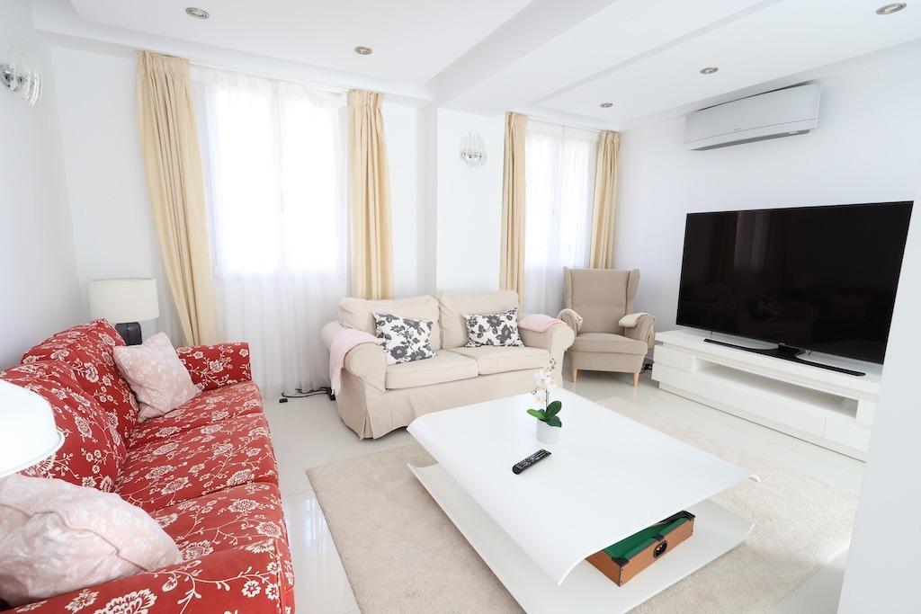 Cabo Roig Vrijstaande villa op een hoek grond van 415 m2 met twee straten