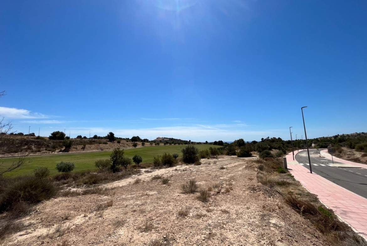 Parcela edificable junto a Puig Campana Golf