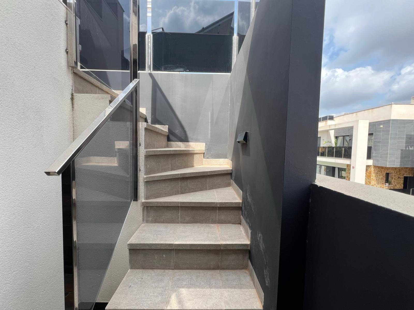 3-81-2 VILLA DE LUJO EN LOMAS DE CABO ROIG CON PISCINA PRIVADA Y PARCELA DE 200 M2. 3 DORM. 3 BAÑOS.