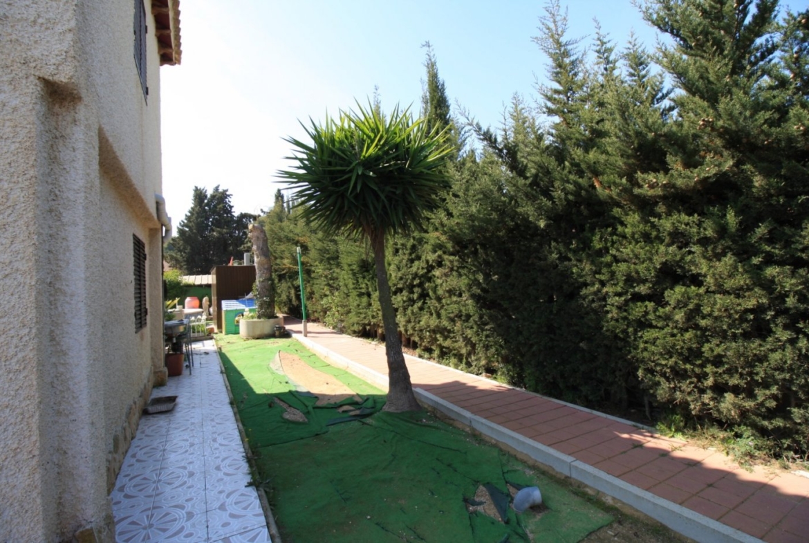 CAMPOAMOR, SPECTACULAR FINCA, 3500 M2  PLOT WITH 2 HOUSES, PRIVATE POOL, 2500 METERS FROM THE BEACH