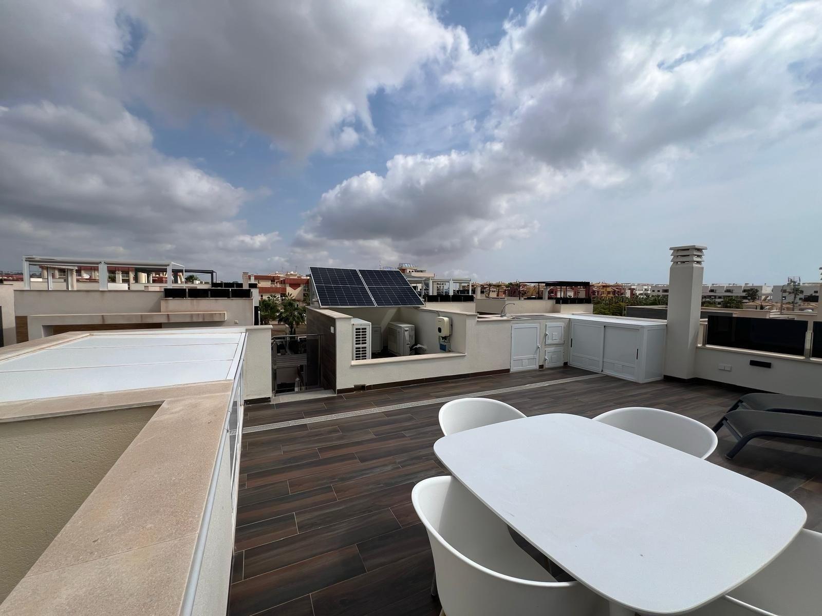 3-82-2 VILLA DE LUJO EN LOMAS DE CABO ROIG CON PISCINA PRIVADA Y PARCELA DE 200 M2. 3 DORM. 3 BAÑOS.
