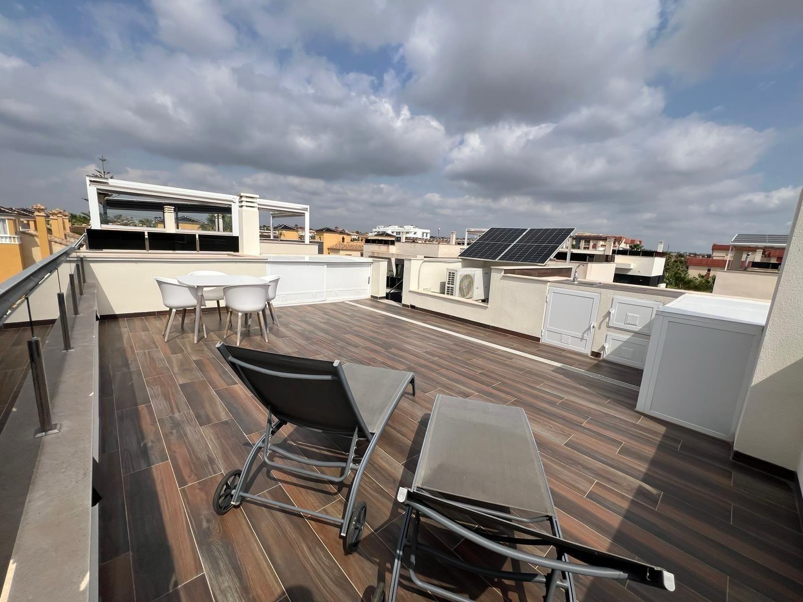 3-83-2 VILLA DE LUJO EN LOMAS DE CABO ROIG CON PISCINA PRIVADA Y PARCELA DE 200 M2. 3 DORM. 3 BAÑOS.