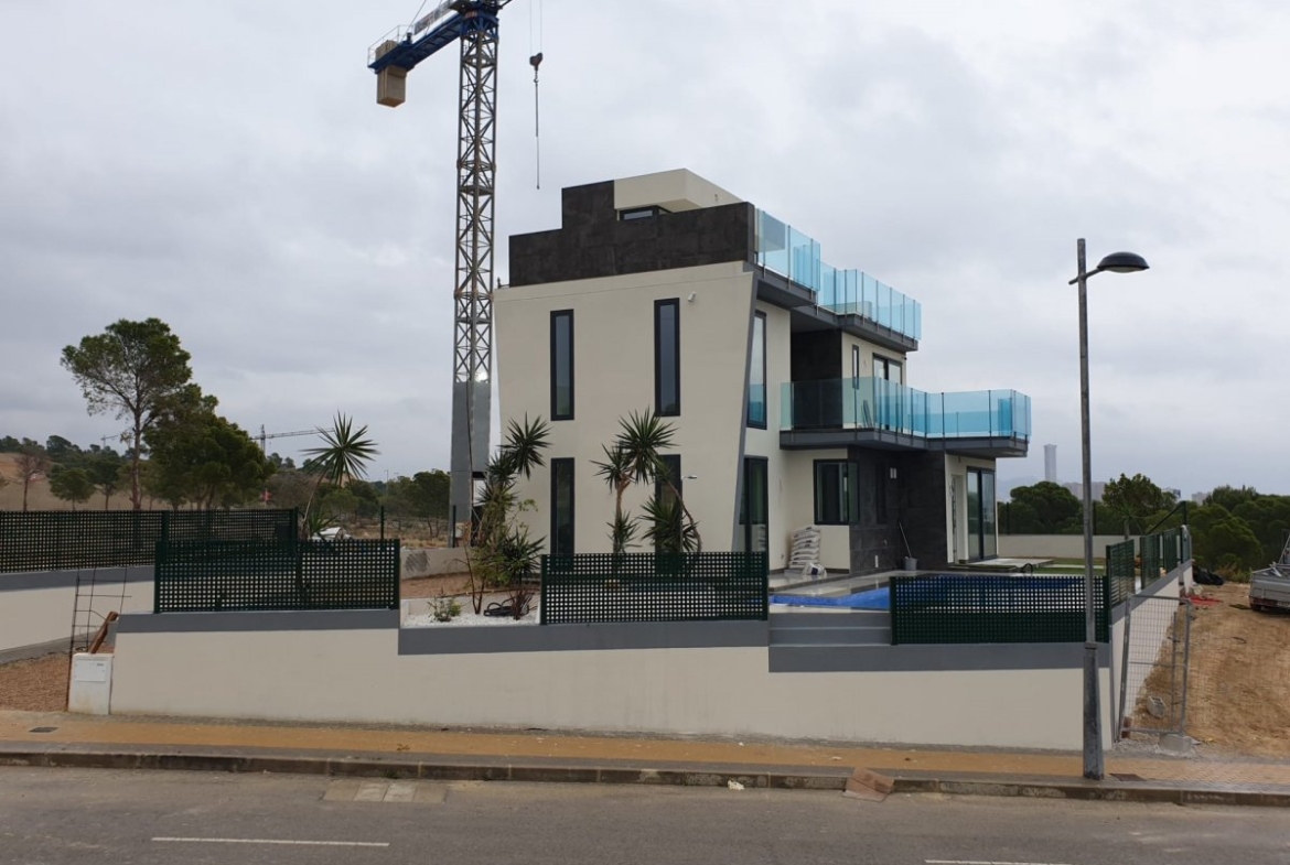 Budget villas with sea views in Finestrat