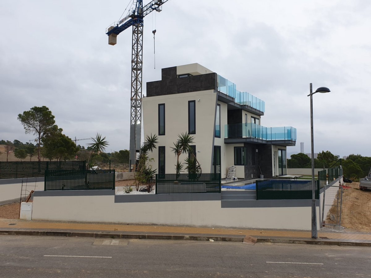 Budget villas with sea views in Finestrat