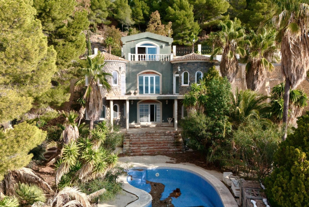 Mediterranean Luxury in Altea Hills: Exclusive Property with Spectacular Views and Unique Spaces