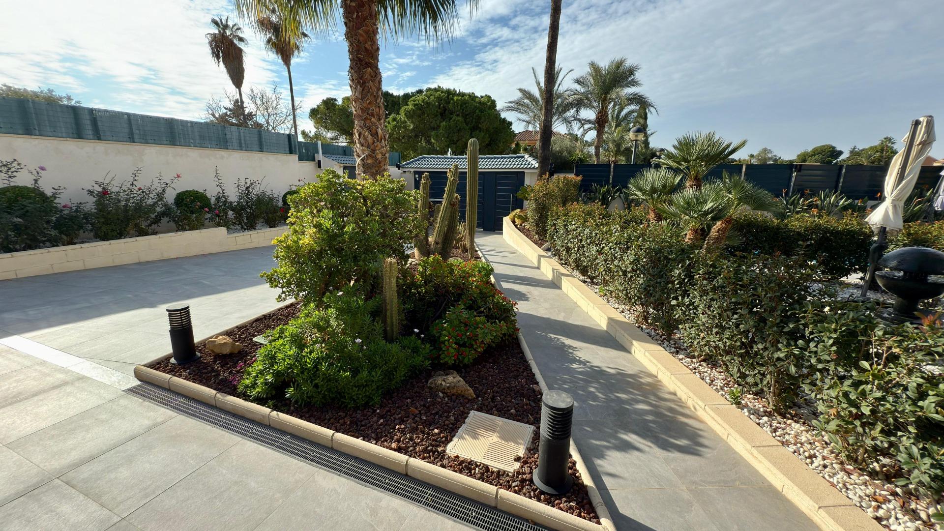 3-9-112 Detached villa with private pool and large plot