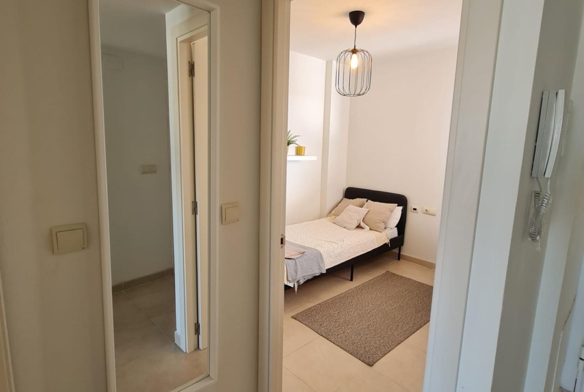 SEMINUEVO APARTAMENTO EN ORIHUELA COSTA DE 2 DORM. 2 BAÑOS. PARKING INCLUIDO. PISCINA COMUNITARIA.