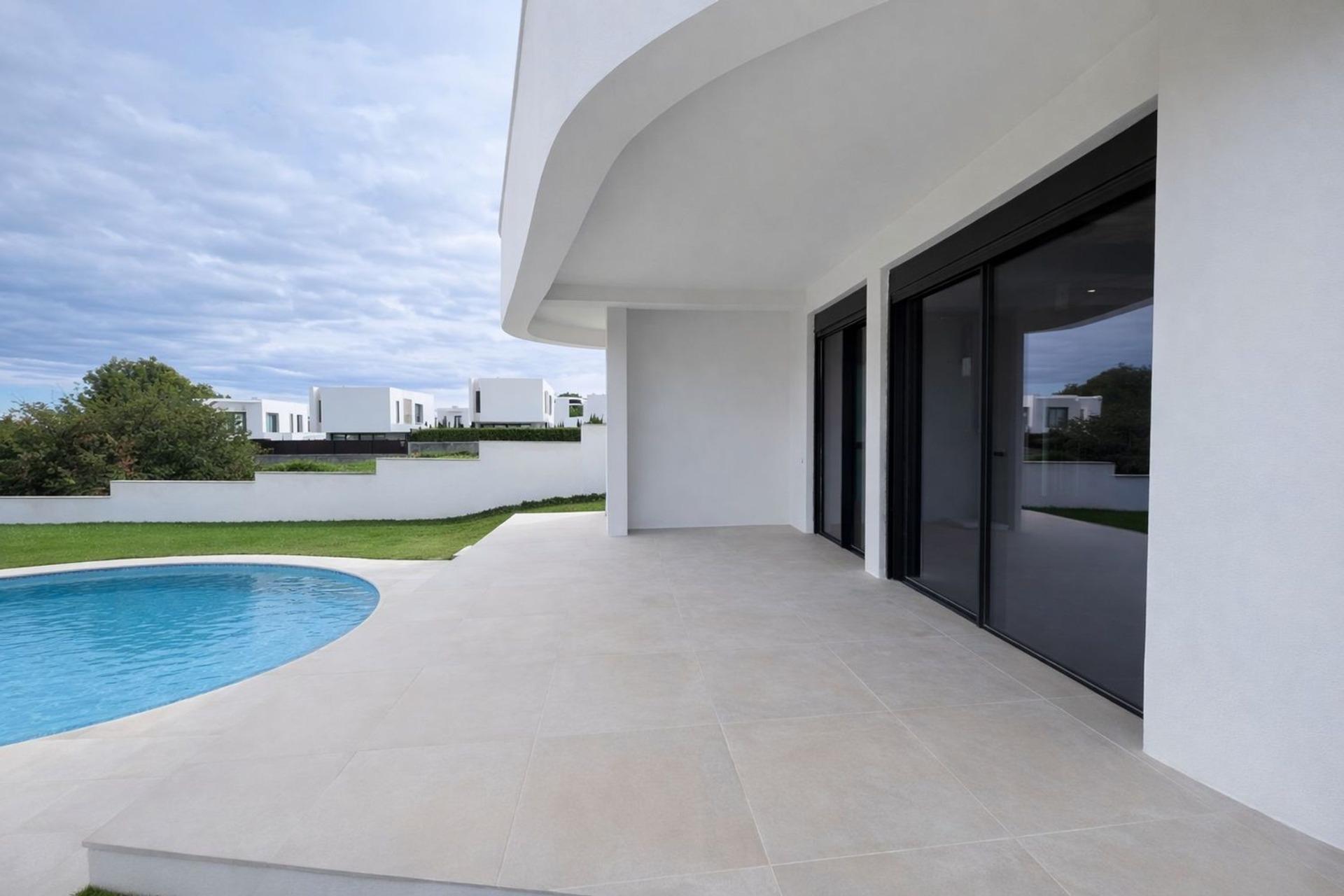 Exclusiva Vivienda Unifamiliar de Lujo en La Font – Entrega Prevista Septiembre 2025