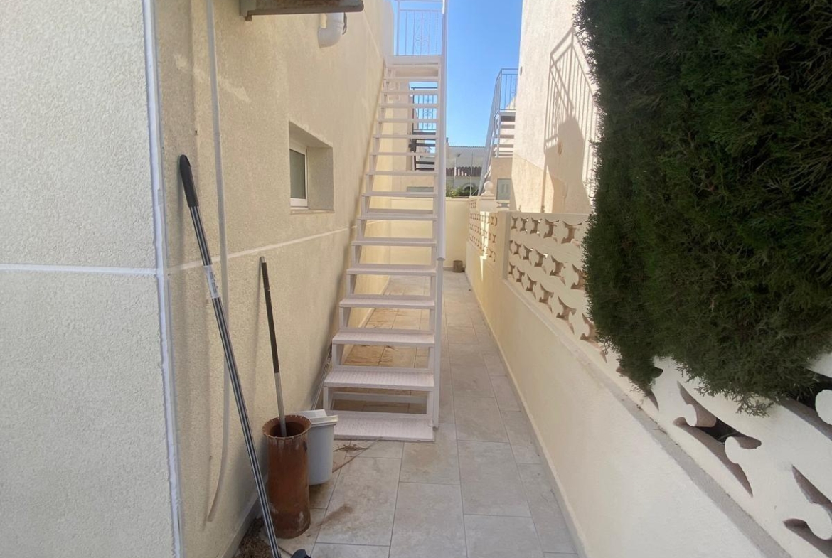 Detached chalet in Torrevieja (Torreblanca), just 300 meters from the sea.