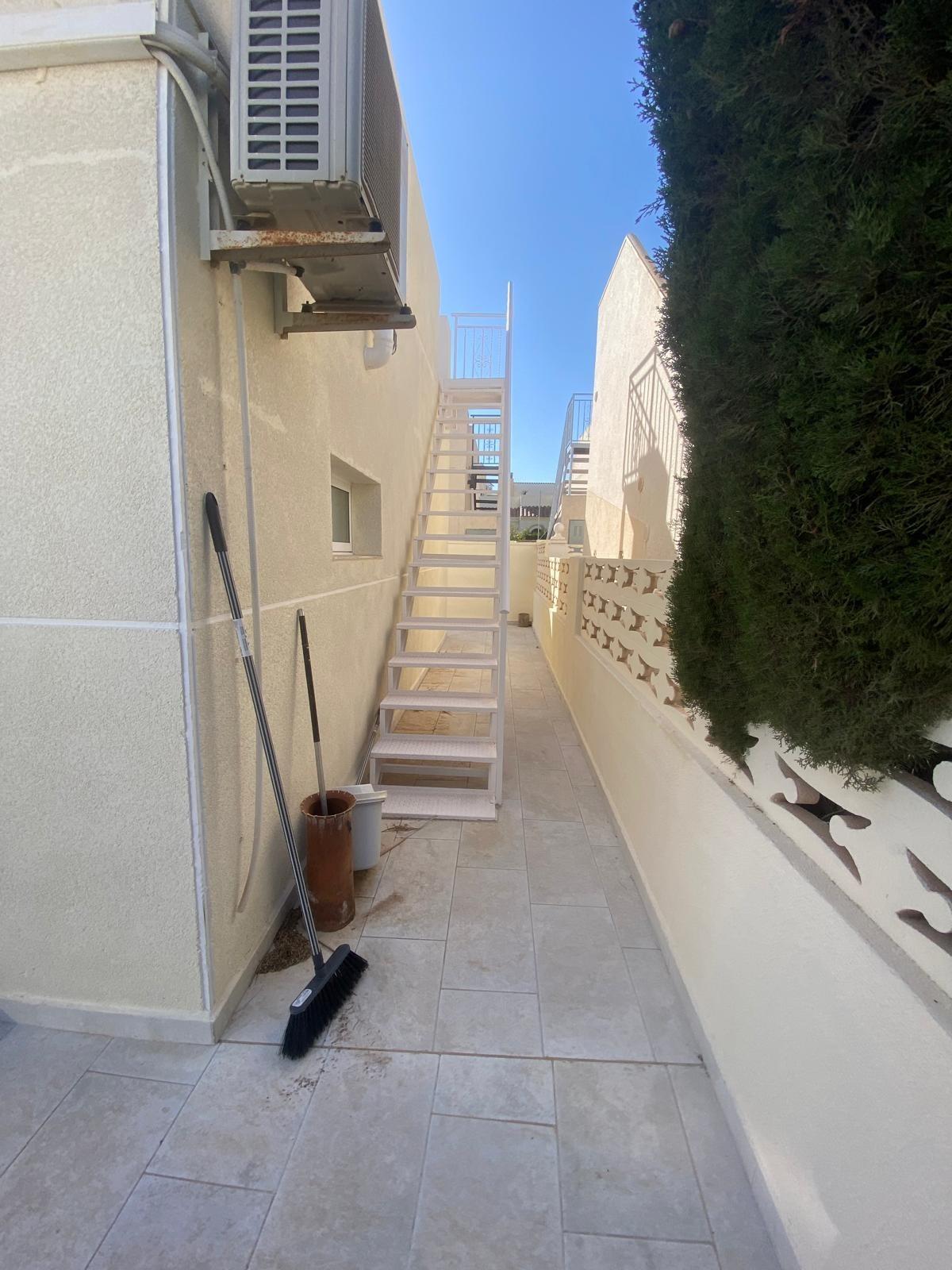 Detached chalet in Torrevieja (Torreblanca), just 300 meters from the sea.