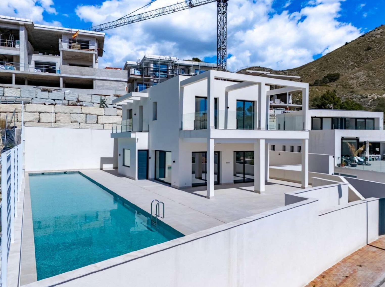 Nieuw gebouwde villa in Golf Bahía Luxe, ruimte en energie-efficiëntie