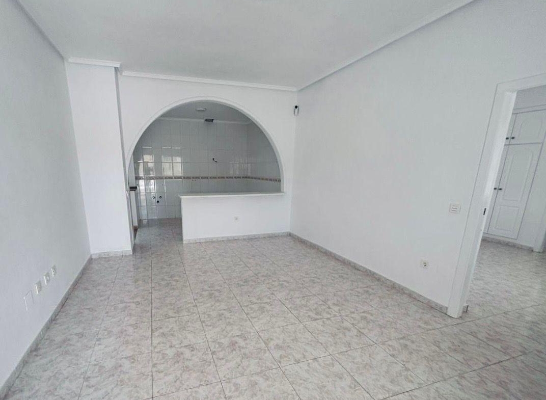 VILLA ESTILO MEDITERRANEO EN CIUDAD QUESADA CON PARCELA DE 500 M2 Y PROPIA PISCINA. 3 DORM. 2 BAÑOS. 110 M2 DE CASA.