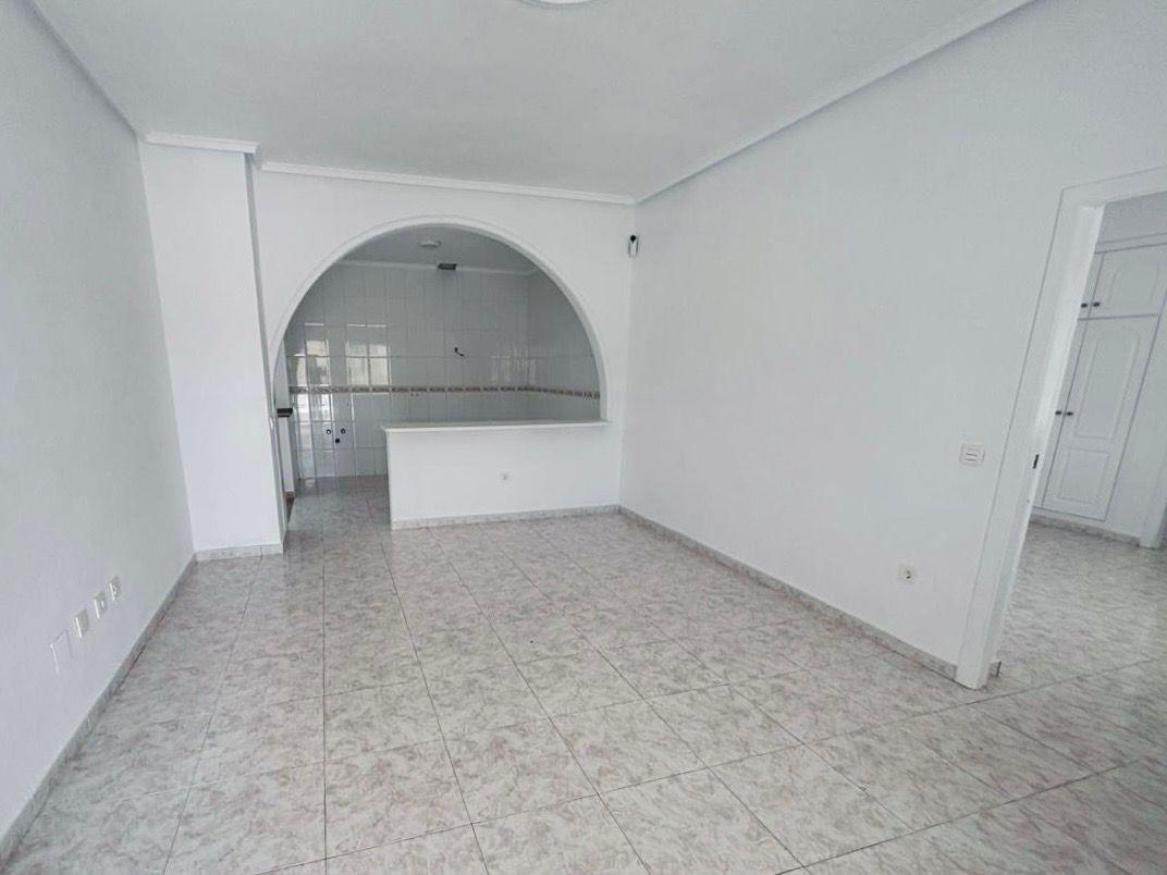 VILLA ESTILO MEDITERRANEO EN CIUDAD QUESADA CON PARCELA DE 500 M2 Y PROPIA PISCINA. 3 DORM. 2 BAÑOS. 110 M2 DE CASA.