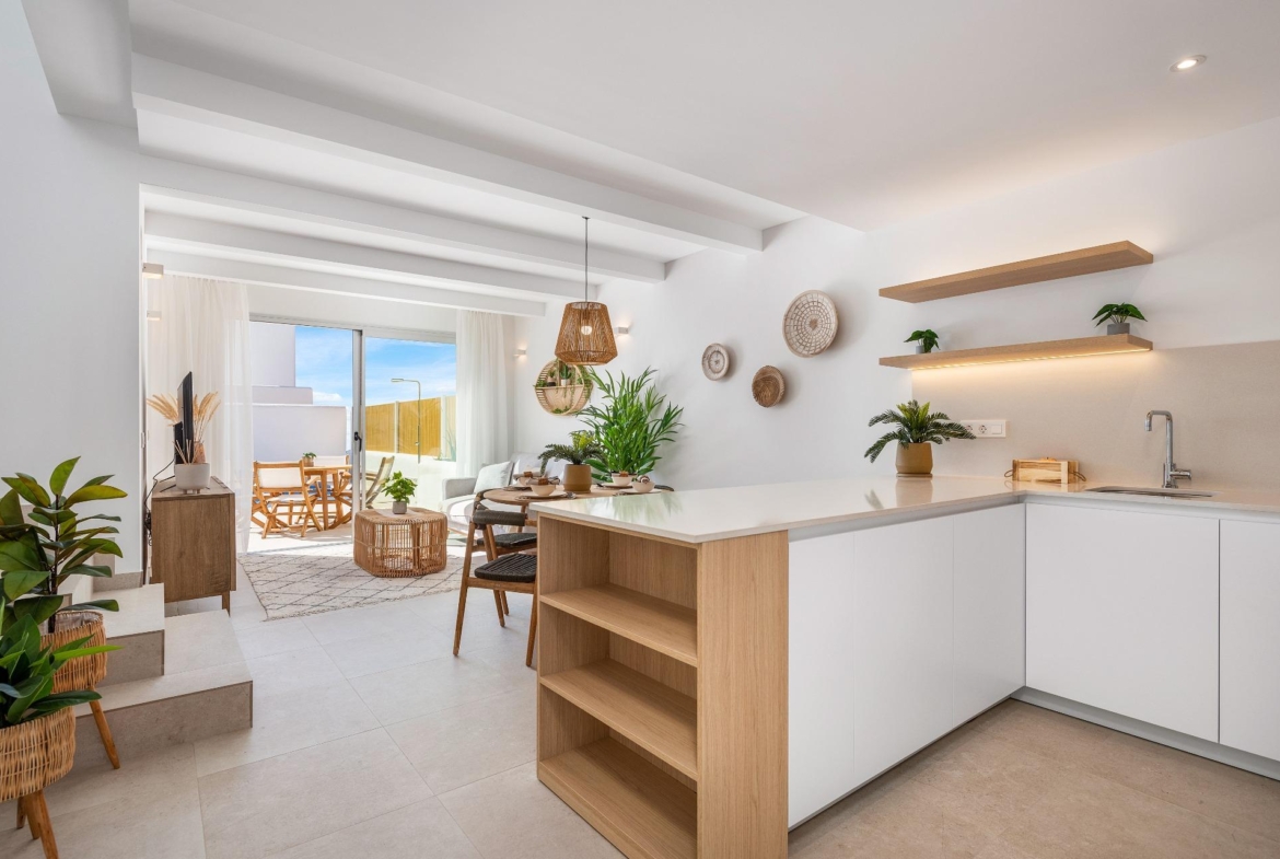 VILLA DE OBRA NUEVA EN LOS ALCÁZARES CON VISTAS AL MAR MENOR. 3 DORM. 2 BAÑOS. CON PISCINA PROPIA. PARCELA 230 M2.