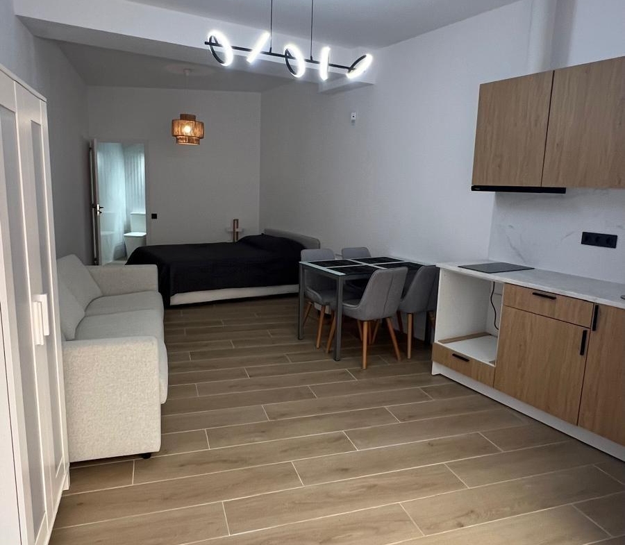 REFORMADO ESTUDIO A 300 METROS DE PLAYA LA MATA. CON SUPERFICIE 32 M2.