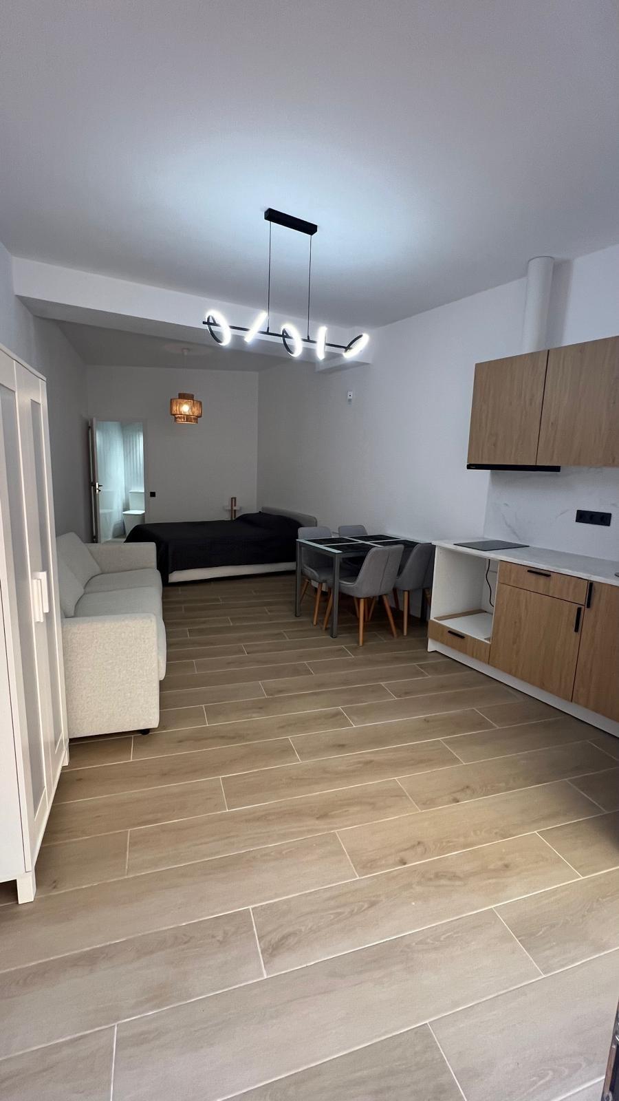 3-9-173 REFORMADO ESTUDIO A 300 METROS DE PLAYA LA MATA. CON SUPERFICIE 32 M2.