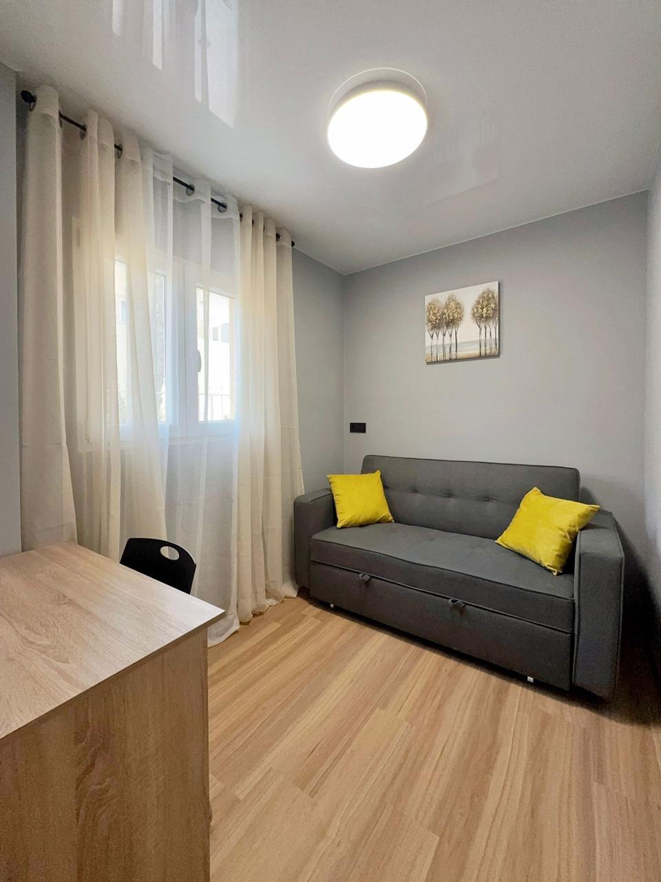 REFORMED GROUND FLOOR BUNGALOW IN ORIHUELA COSTA WITH A PLOT OF 68 M2. 3 BEDROOMS. 1 BATHROOM. COMMUNITY POOL. SURFACE AREA 69 M2.