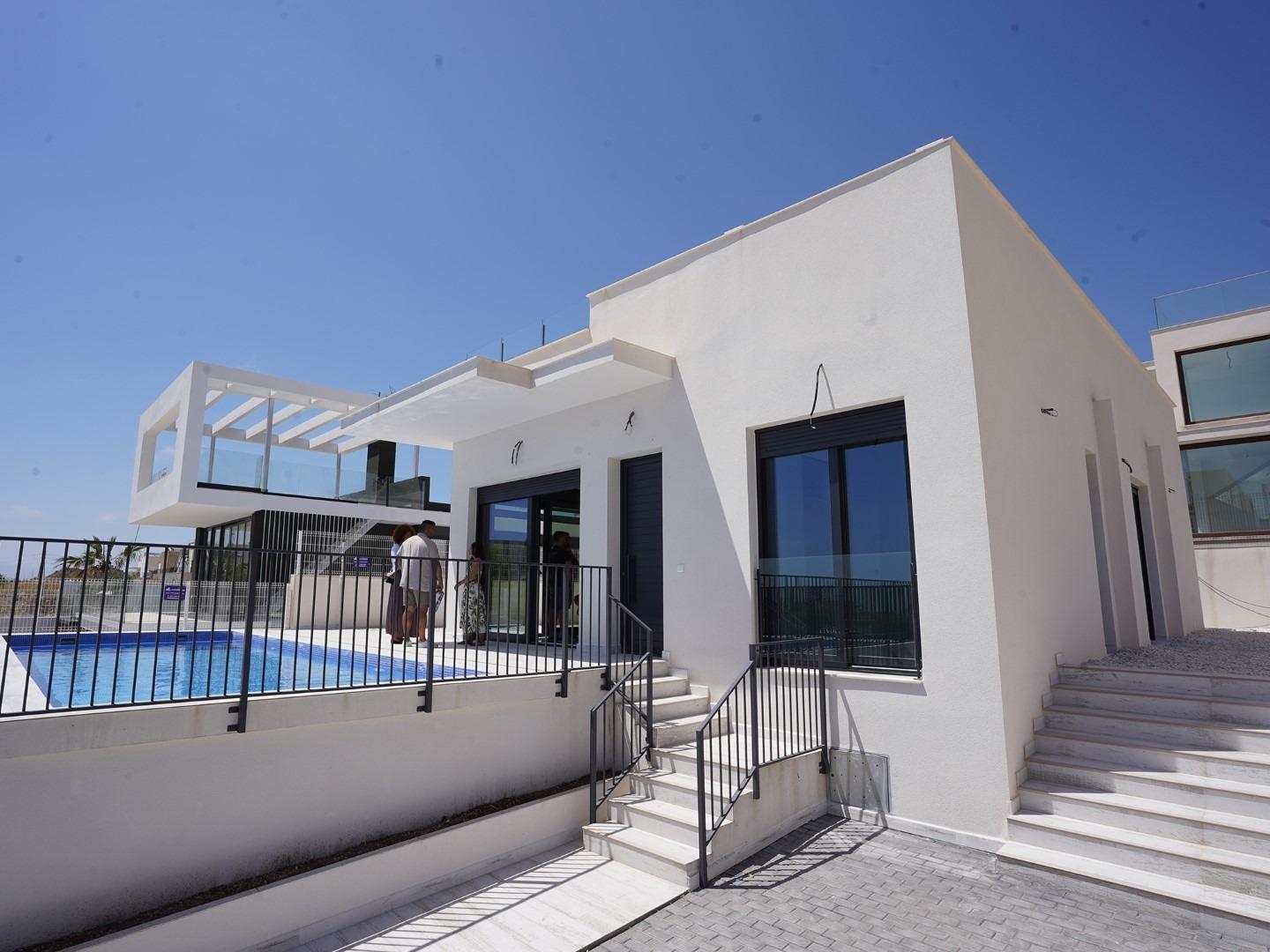 3-9-53 Independent villas with fully customizable pool