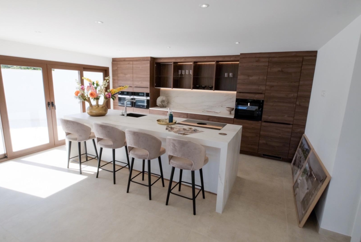 “Stunning Villa with scenic views to the sea and valle  in Altea”