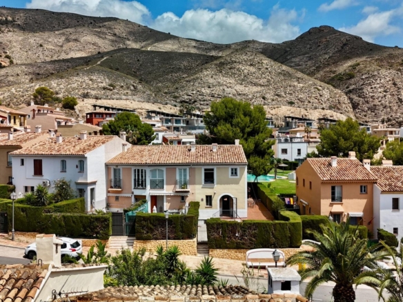 PRECIOSO CHALET ADOSADO EN GOLF BAHIA DE FINESTRAT