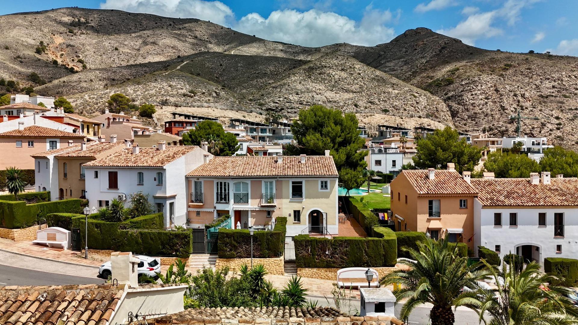 PRECIOSO CHALET ADOSADO EN GOLF BAHIA DE FINESTRAT