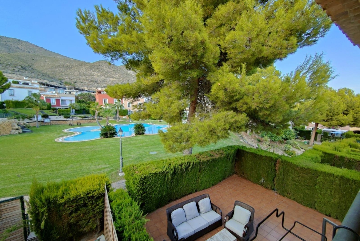 PRECIOSO CHALET ADOSADO EN GOLF BAHIA DE FINESTRAT