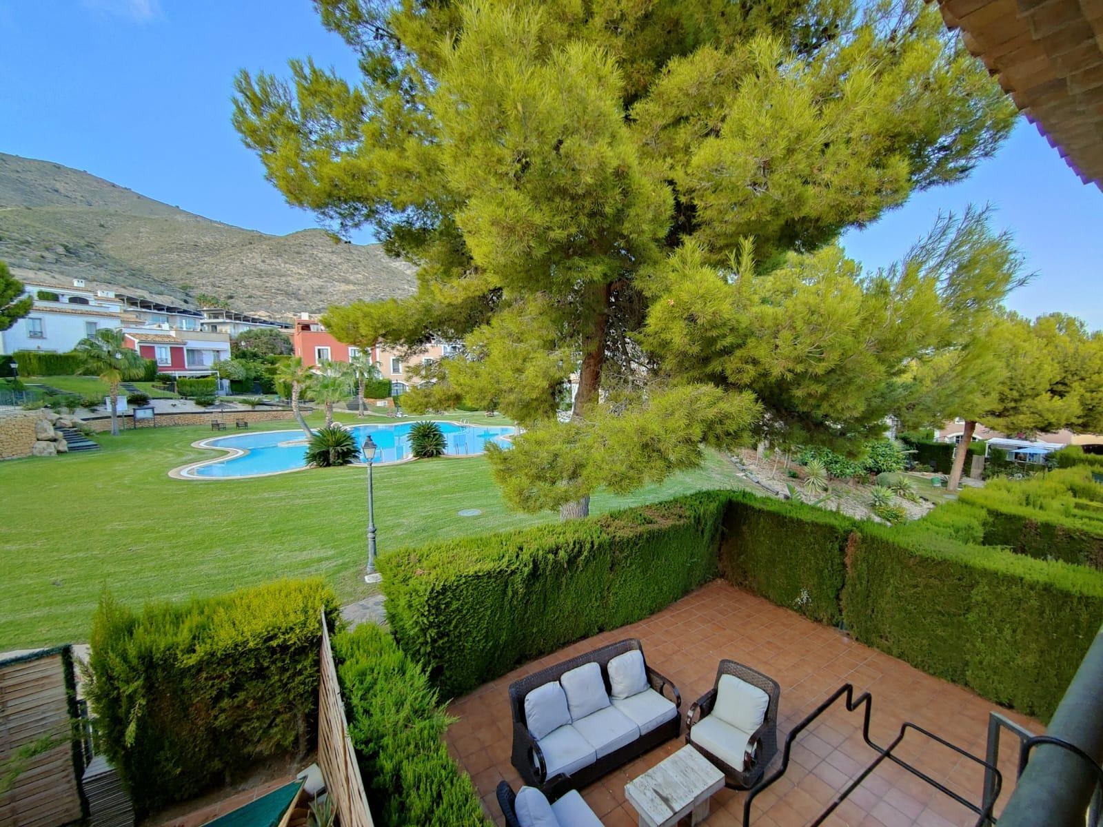 PRECIOSO CHALET ADOSADO EN GOLF BAHIA DE FINESTRAT