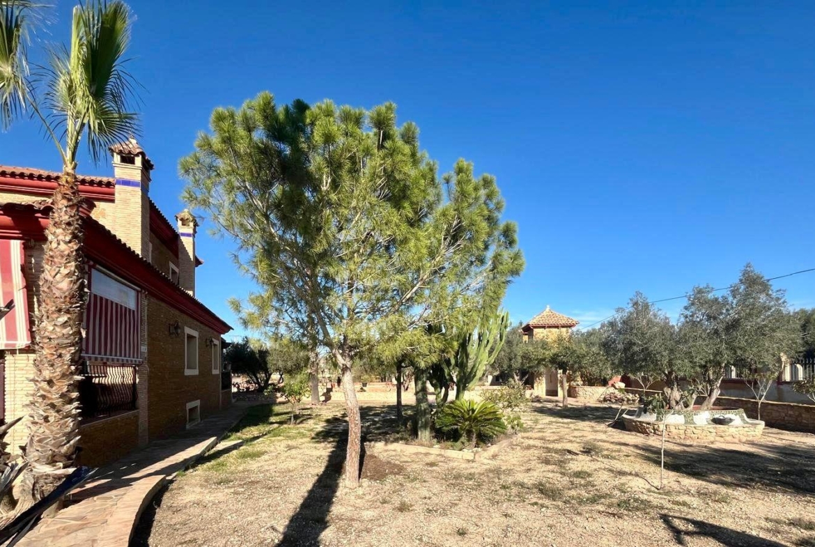 Ontdek Luxe en Rust: Landhuis in Rojales met grote ruimtes en natuur