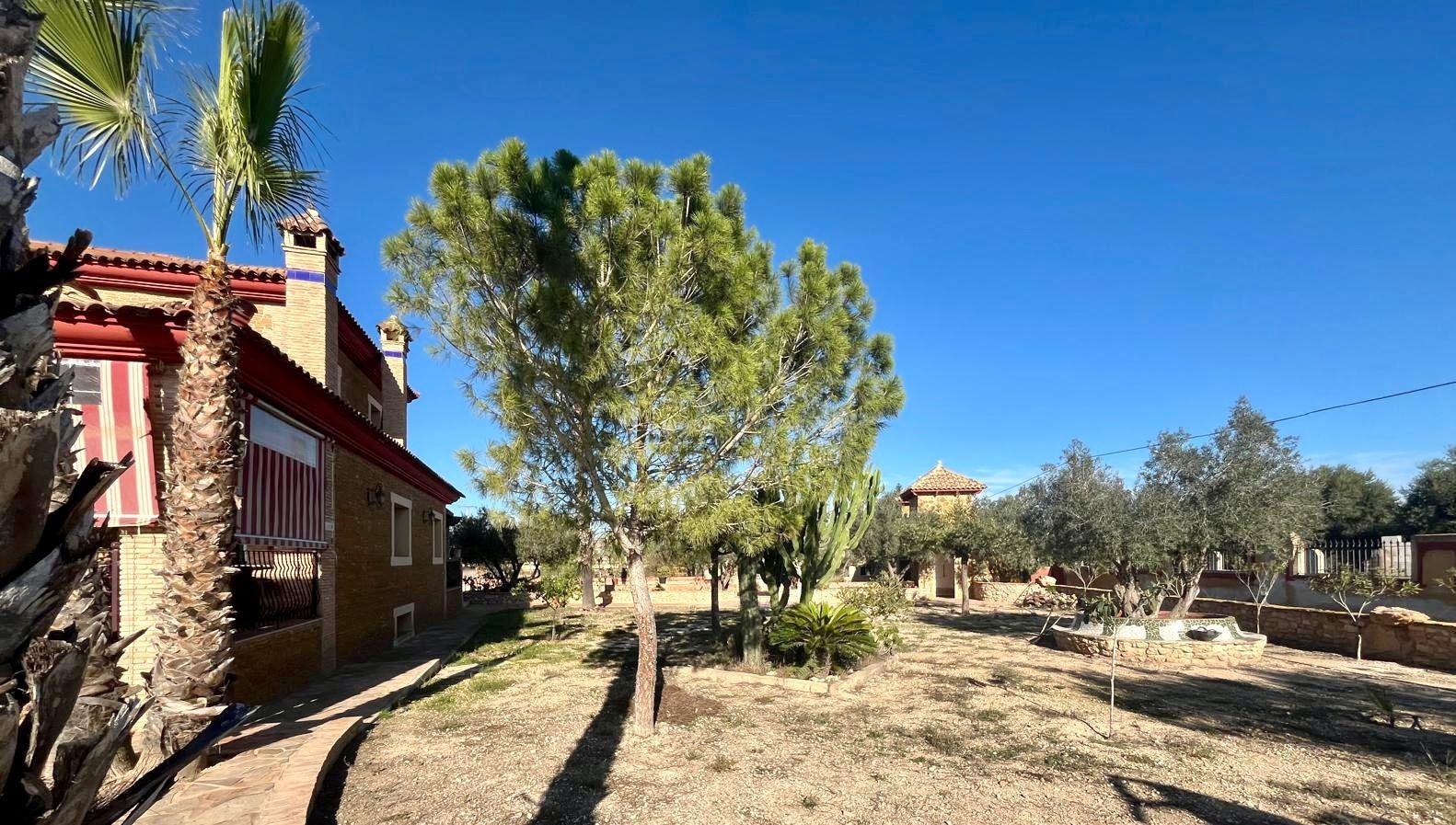 Ontdek Luxe en Rust: Landhuis in Rojales met grote ruimtes en natuur
