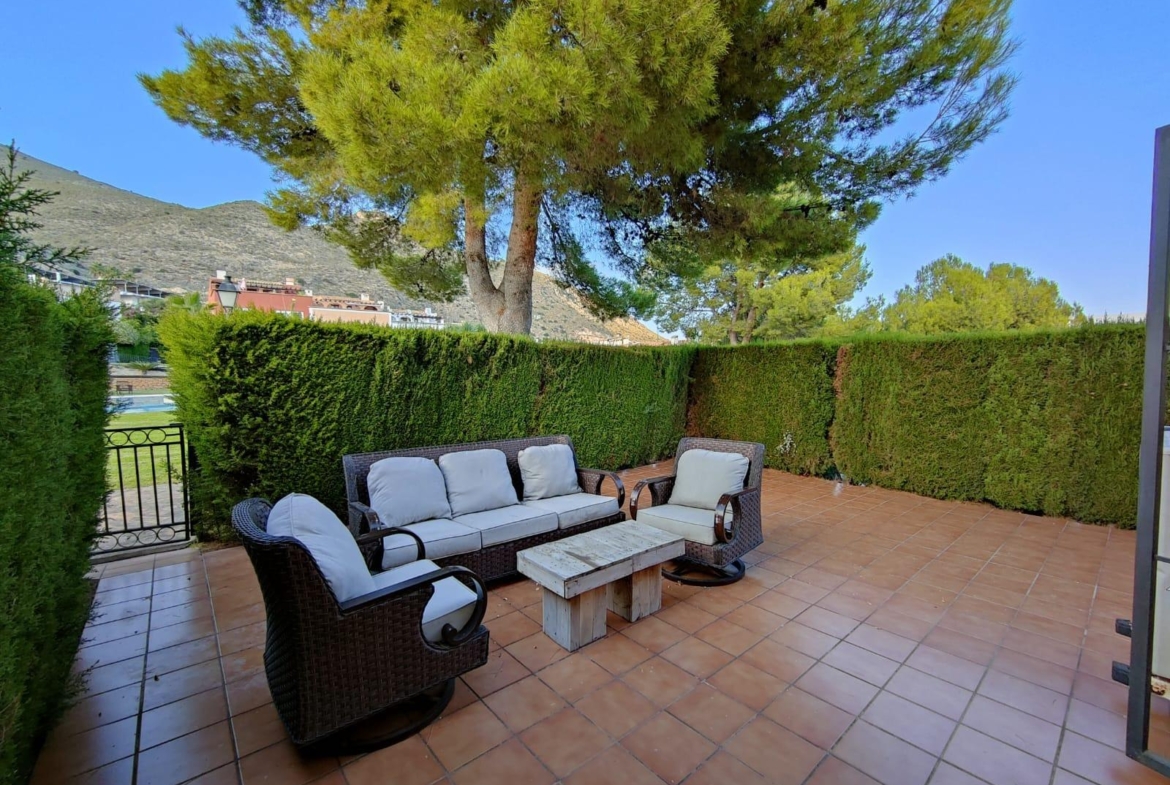 PRECIOSO CHALET ADOSADO EN GOLF BAHIA DE FINESTRAT