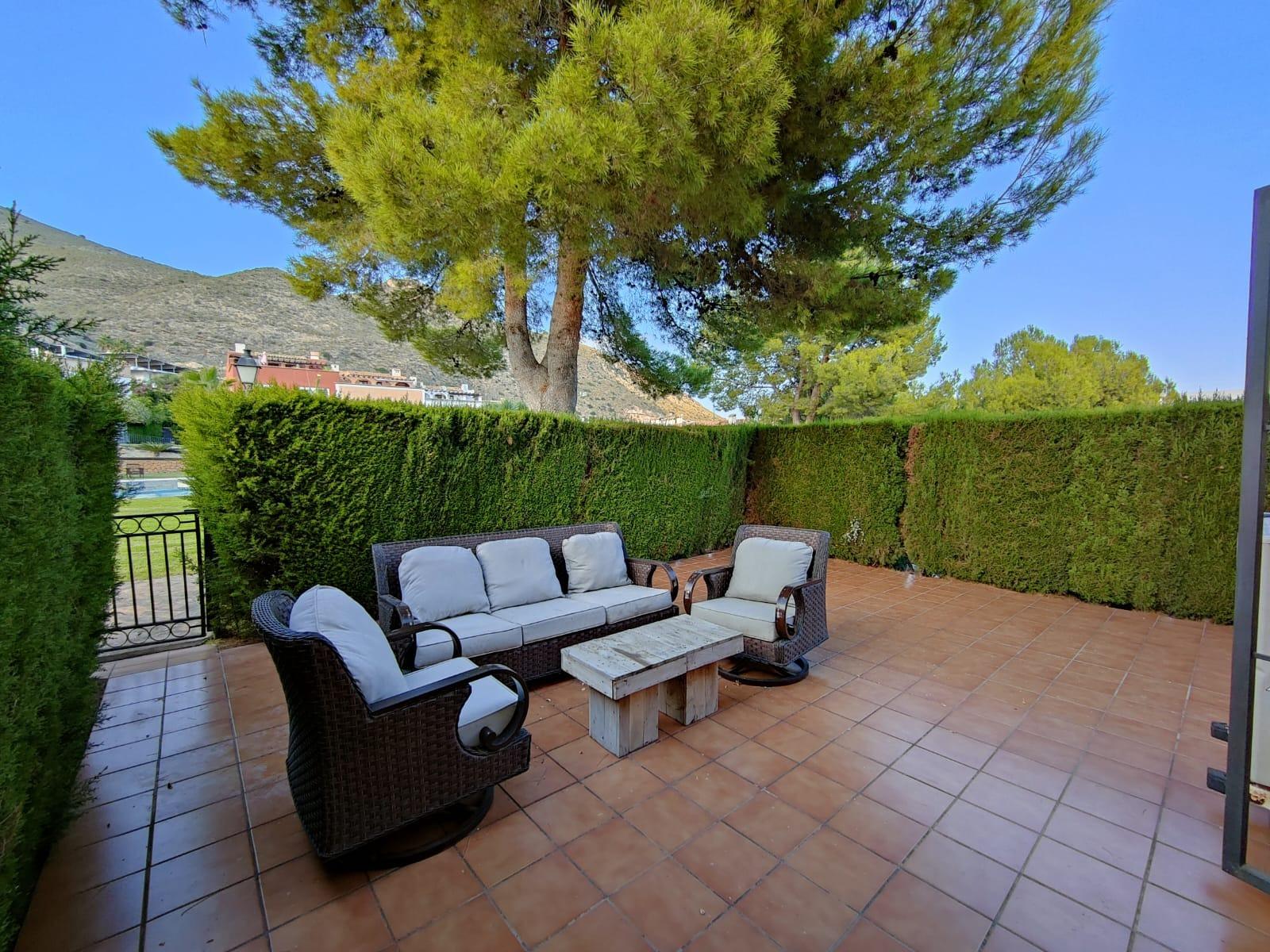 PRECIOSO CHALET ADOSADO EN GOLF BAHIA DE FINESTRAT