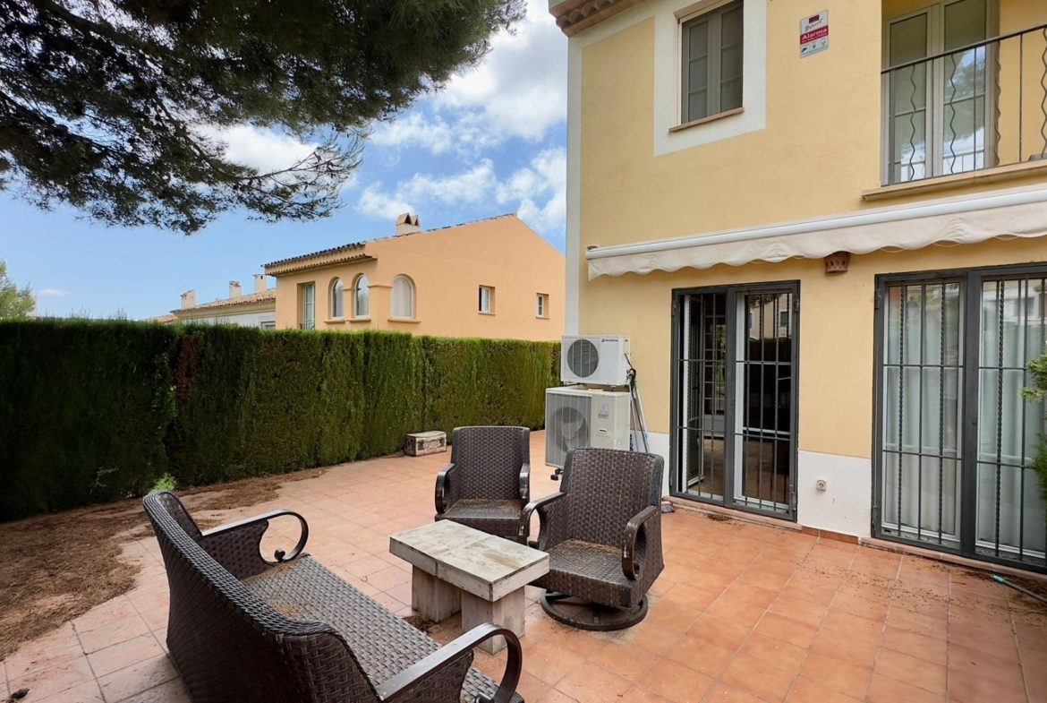 PRECIOSO CHALET ADOSADO EN GOLF BAHIA DE FINESTRAT