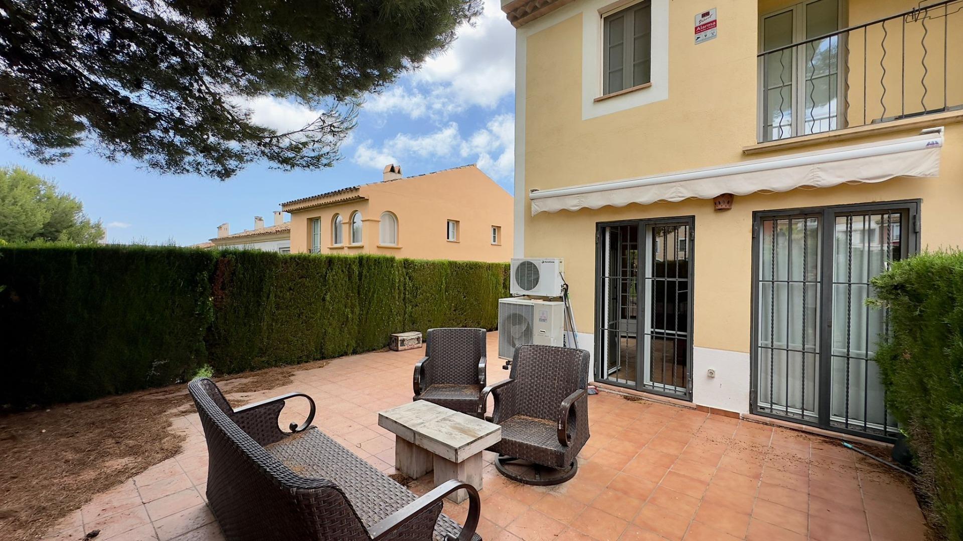 PRECIOSO CHALET ADOSADO EN GOLF BAHIA DE FINESTRAT