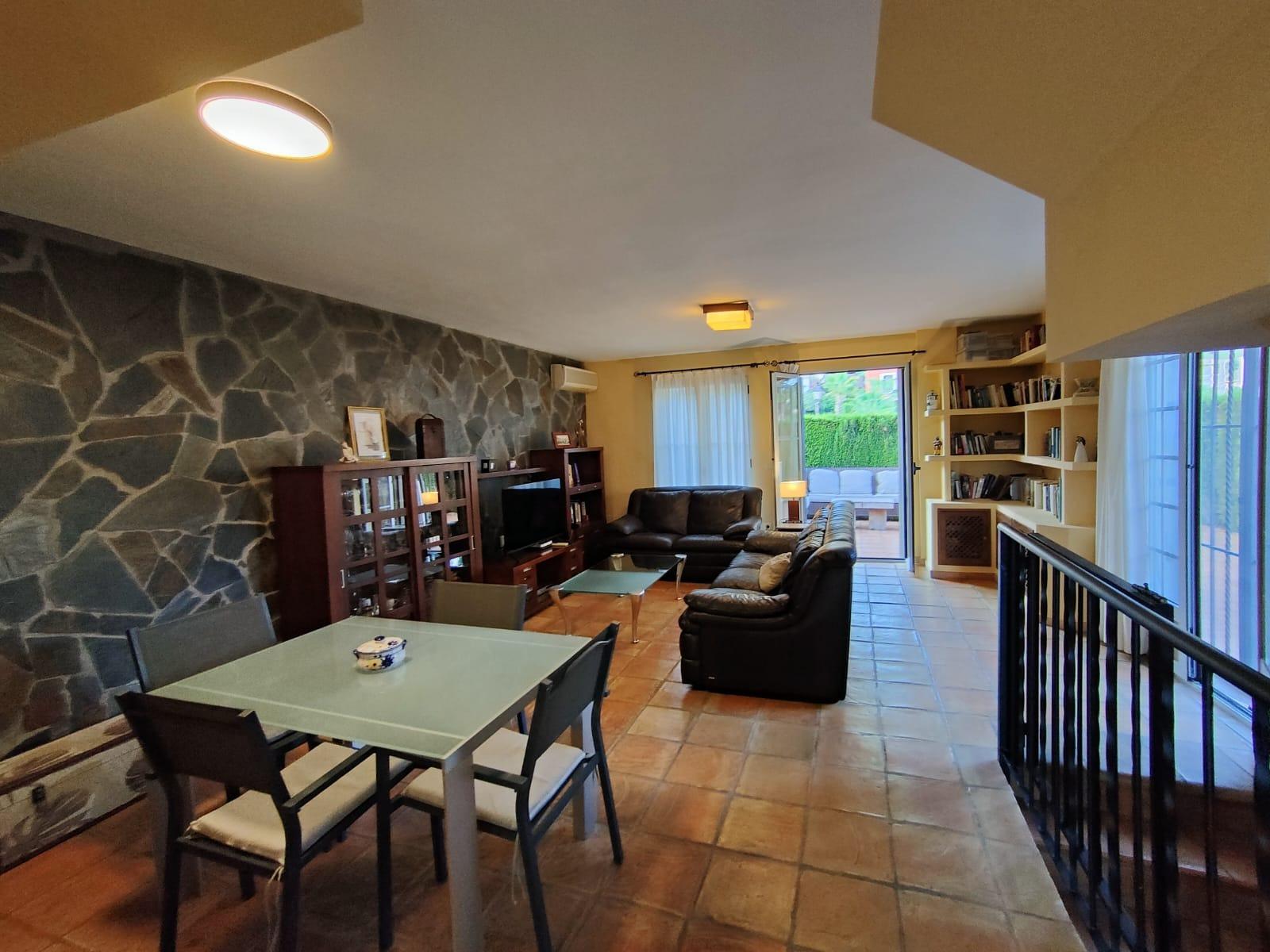 PRECIOSO CHALET ADOSADO EN GOLF BAHIA DE FINESTRAT