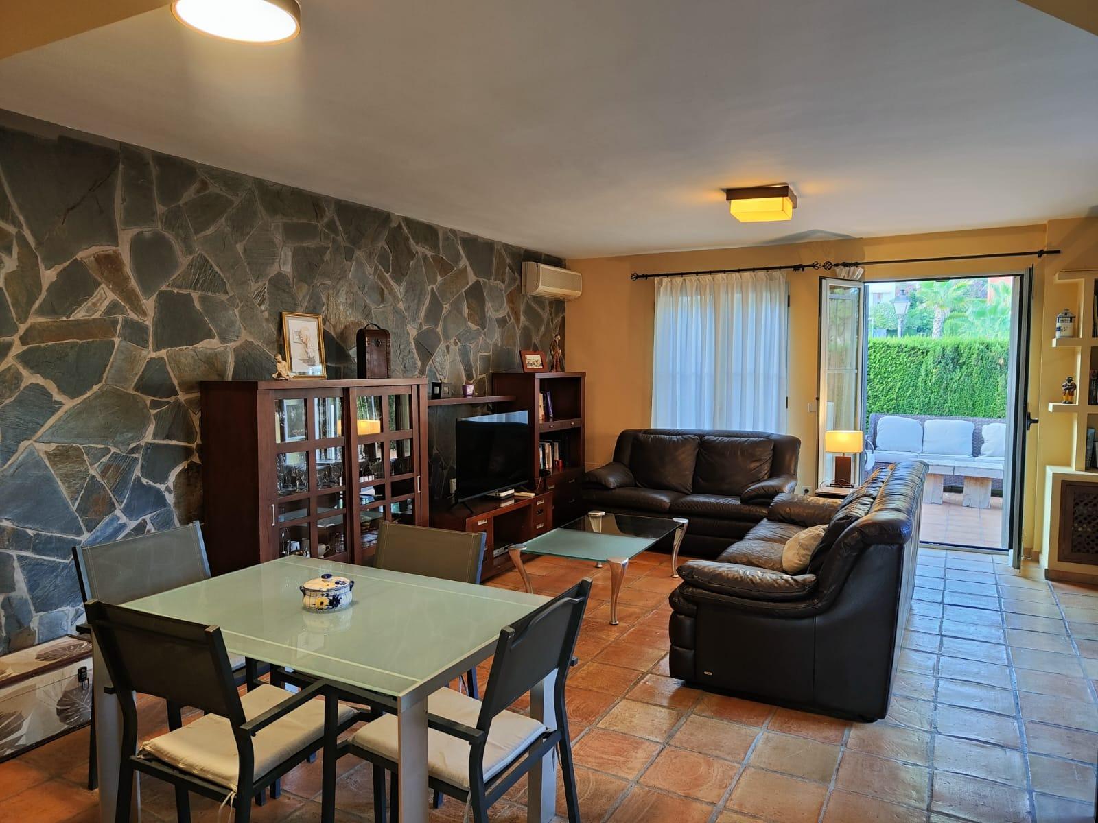 PRECIOSO CHALET ADOSADO EN GOLF BAHIA DE FINESTRAT
