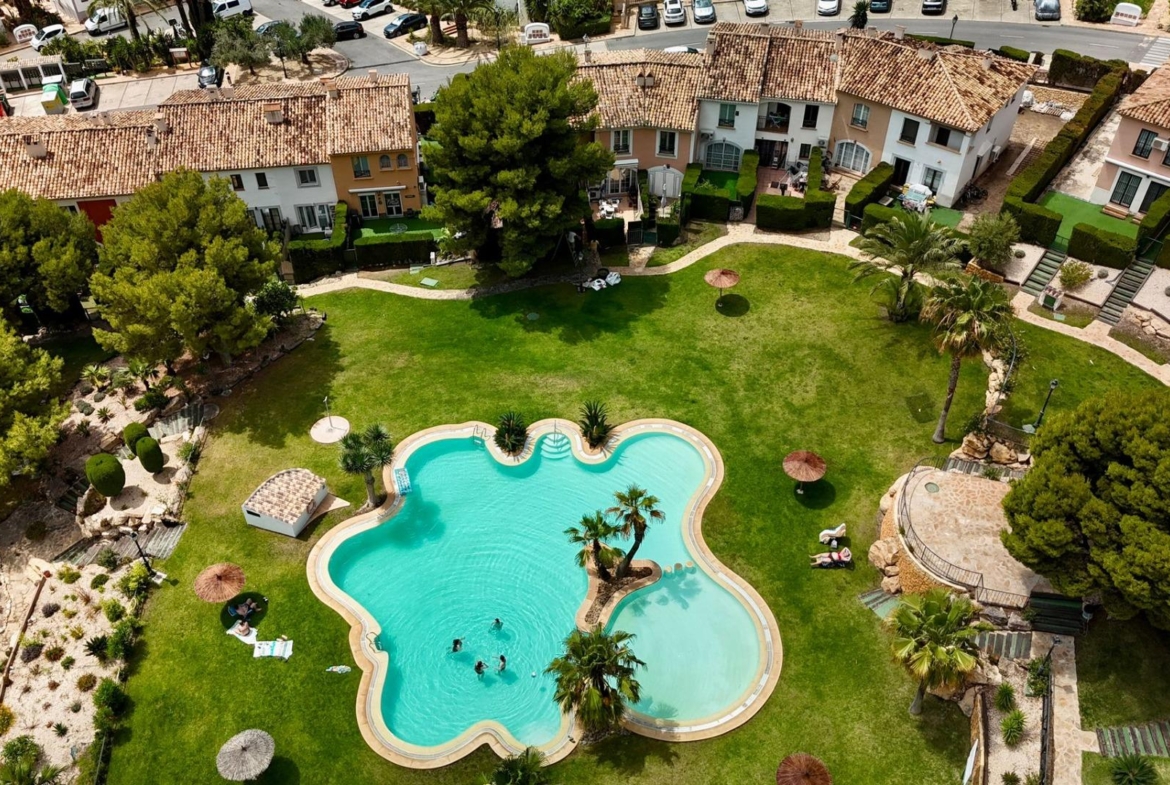 PRECIOSO CHALET ADOSADO EN GOLF BAHIA DE FINESTRAT