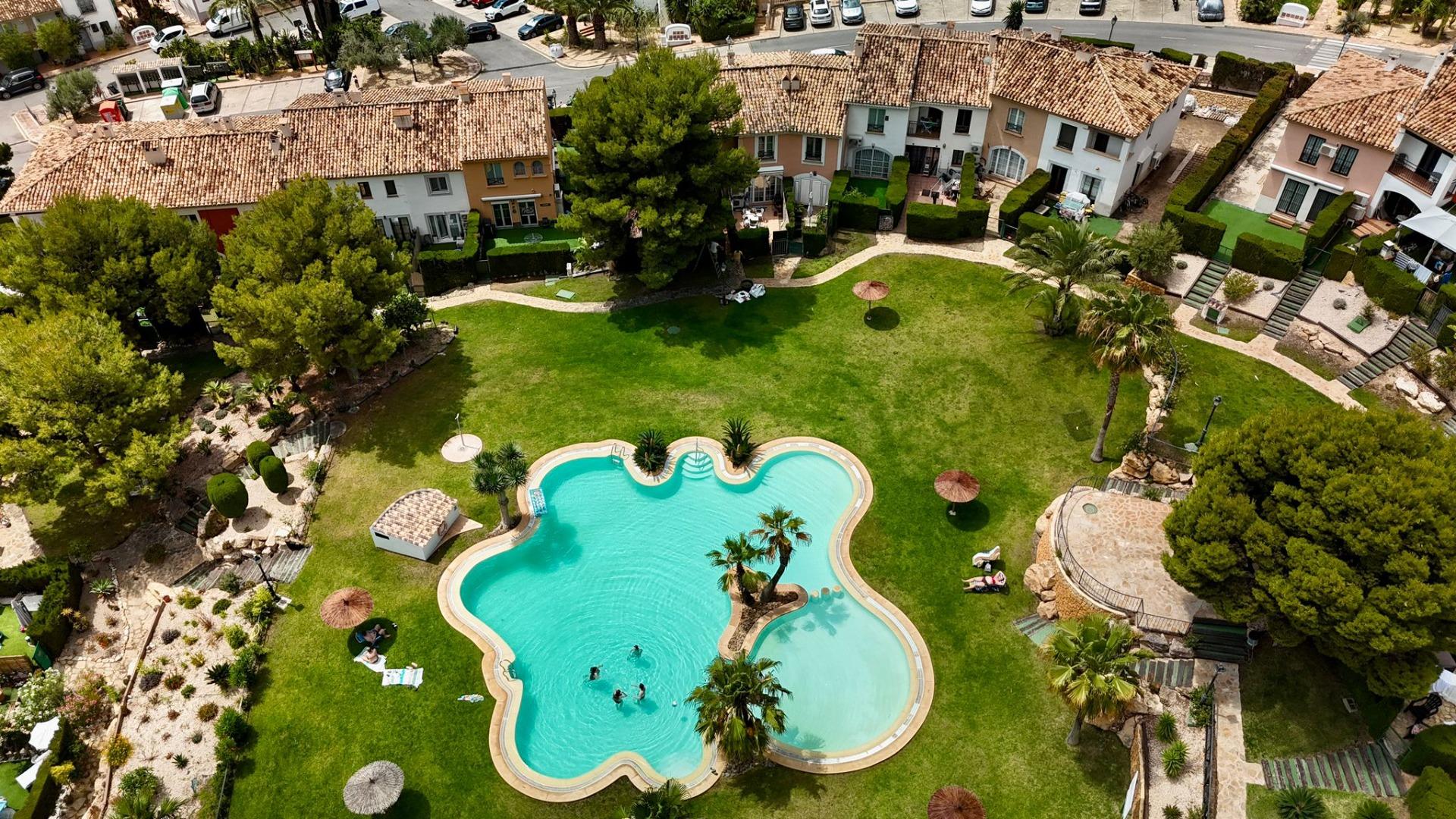 PRECIOSO CHALET ADOSADO EN GOLF BAHIA DE FINESTRAT