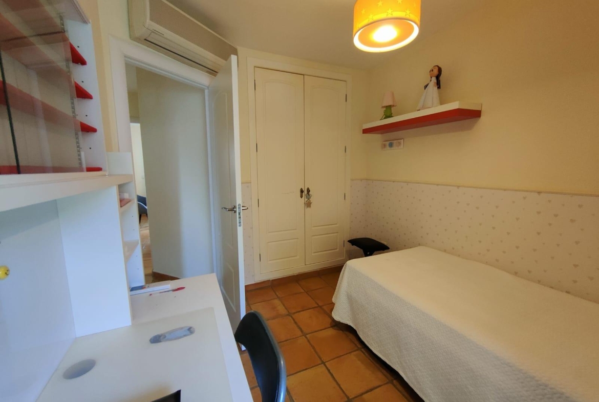 PRECIOSO CHALET ADOSADO EN GOLF BAHIA DE FINESTRAT
