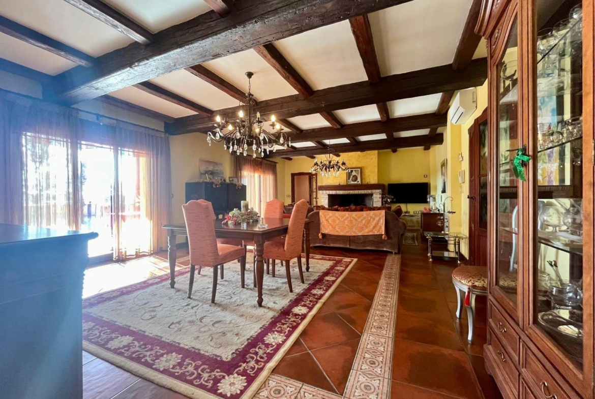 Ontdek Luxe en Rust: Landhuis in Rojales met grote ruimtes en natuur
