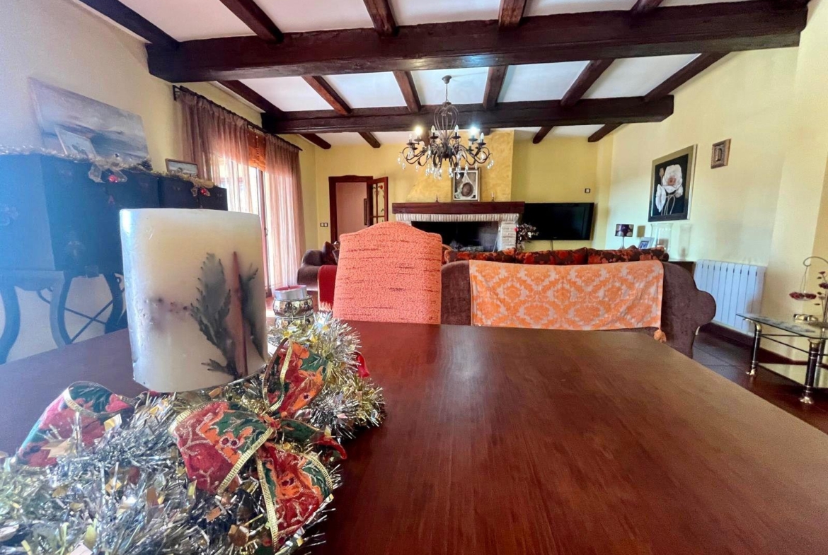 Ontdek Luxe en Rust: Landhuis in Rojales met grote ruimtes en natuur